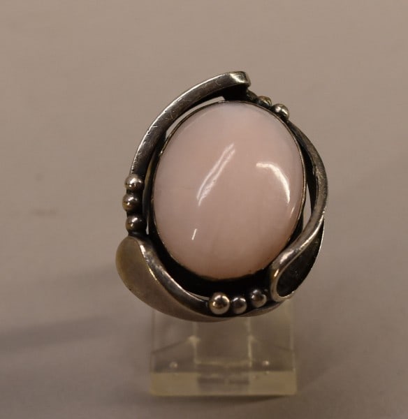 Navajo Sterling Silver & Pink Conch Shell Ring (1 of 4)