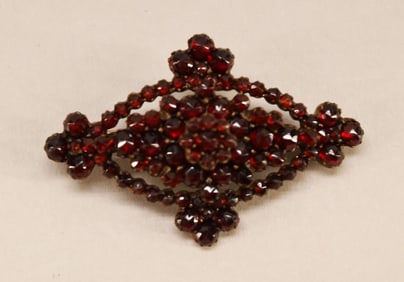 Victorian Garnet & 9kt Gold Pin Or Brooch