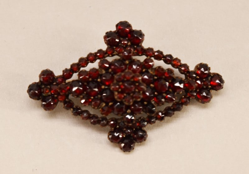 Victorian Garnet & 9kt Gold Pin Or Brooch (1 of 5)