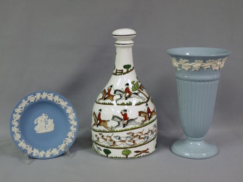 Staffordshire Bone China Decanter: The pattern is Hunting Scene, has a hairline crack on the top. Together with a Wedgwood vase and small Wedgwood plate in the original box.