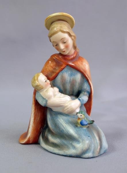 Madonna & Child Hummel Figure: Mark #2, full bee, HX 237/A, excellent condition.