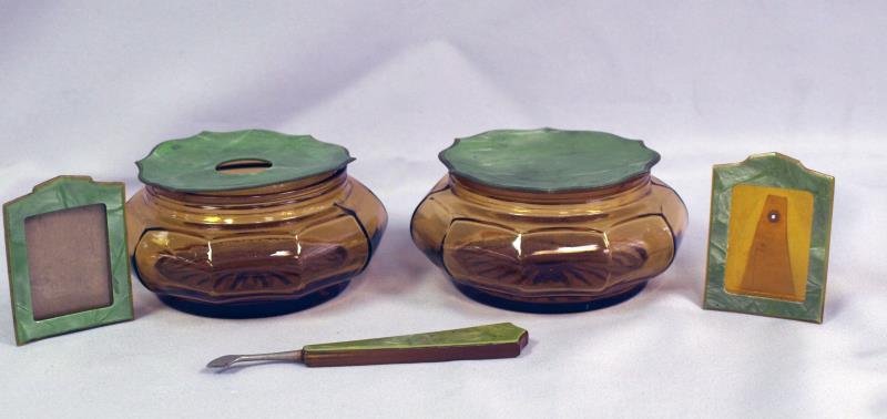 Vintage Celluloid Powder Box (1 of 1)