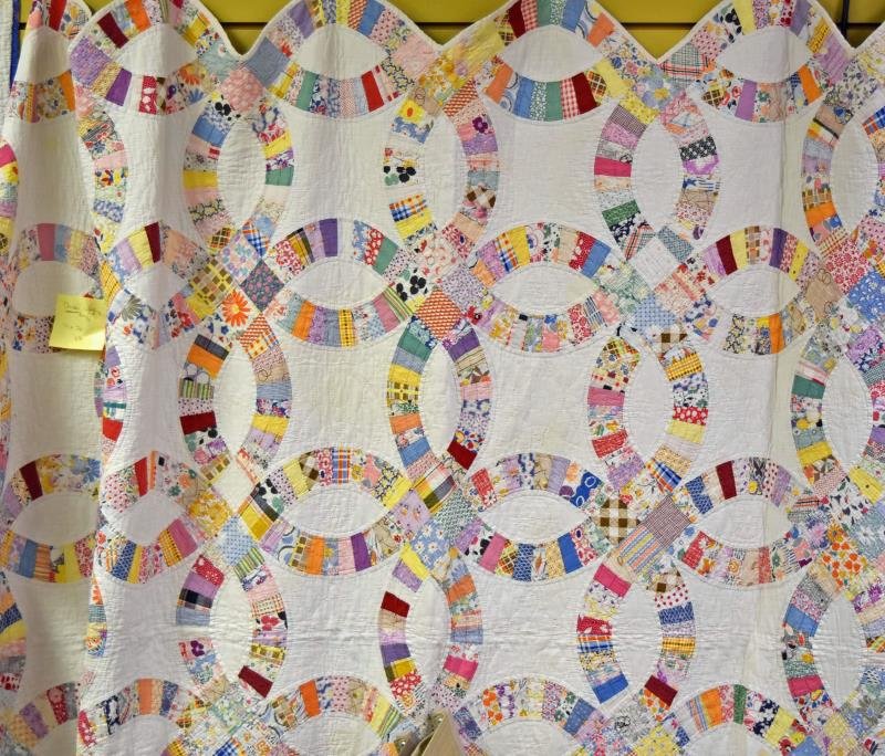 Double Wedding Ring Hand Made Quilt (1 of 1)