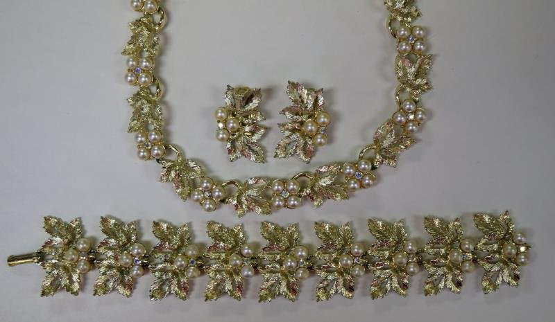 Judy Lee Demi-Parure Set (1 of 3)