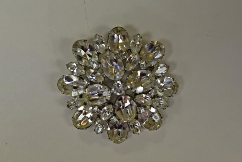 Vintage Weiss Rhinestone Pin (1 of 1)