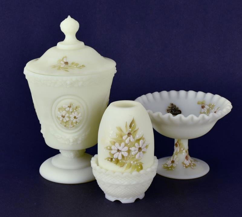 Fenton Custard Painted Daisy Glass Consisting of a (1 of 2)
