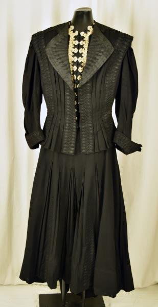Victorian Two-Piece Mourning Dress 100% wool.  Late (1 of 8)