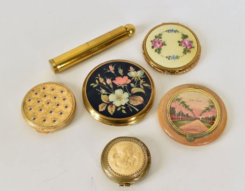 Group of Vintage Compacts Consisting of a jeweled (1 of 1)