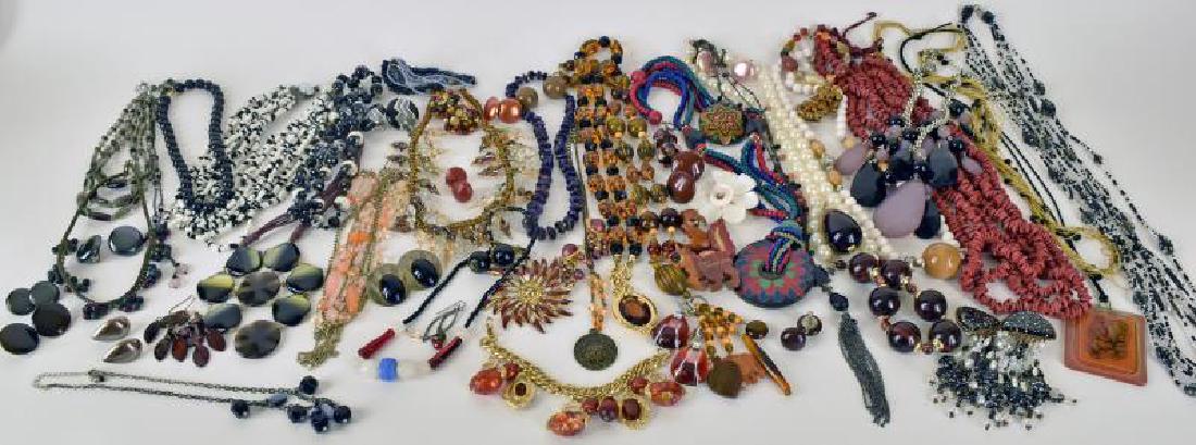 Large Collection Of Costume Jewelry (1 of 5)