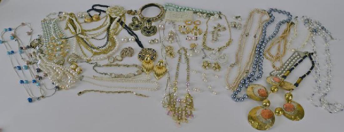 Large Collection Of Vintage Pearls: Includes Pearl Bracelets, Gray Pearls, Teal Pearls, Black Bracelet With Glass Beads And More