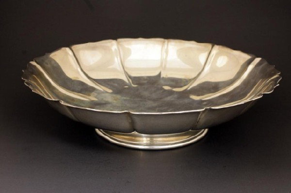 WATSON ""IRISH"" STERLING SILVER FOOTED BOWL: Has a footed design and a scrolled edge. Irish pattern by Watson. Makers mark to bottom and marked B297. Measures 2 3/4"" h X 11"" dia. 28ozt