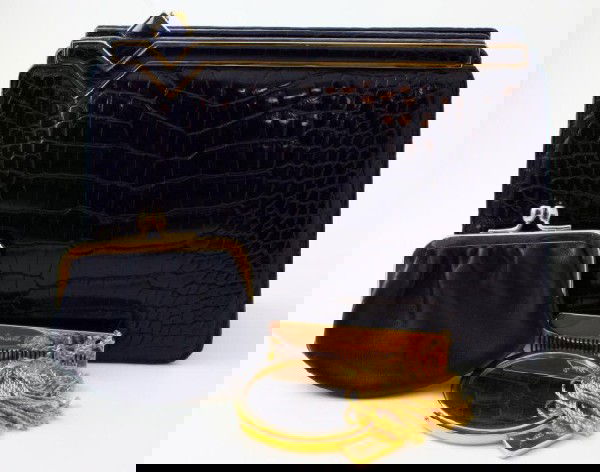 JUDITH LEIBER NAVY BLUE CROC LEATHER PURSE: Fabulous Judith Leiber navy blue crocodile leather purse. Has gold hardware. Blue leather interior. Has detachable strap. Dark blue stone on clasp. Includes Judith Leiber coin purse, mirror and comb.