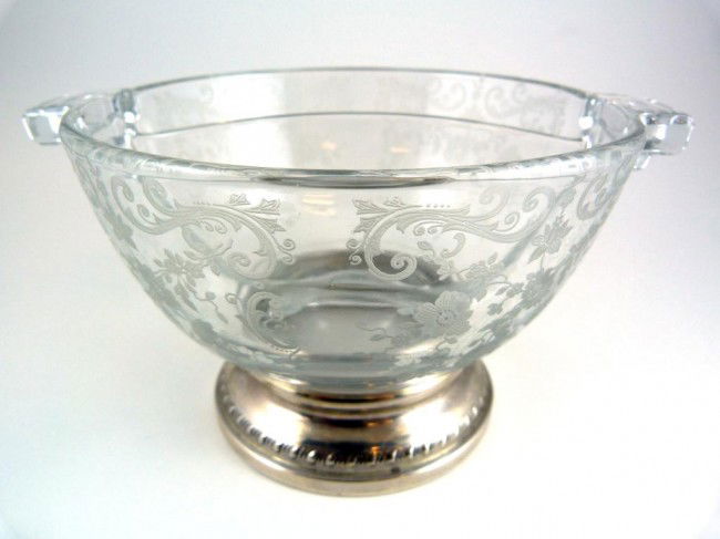 SHEFFIELD STERLING SILVER & CAMBRIDGE GLASS BOWL: Beautiful Cambrige glass divided bowl with Sheffield Sterling Silver base. Maker's mark to base. No monograms or removals. Mid to early 20th century. Measures 4" height x 6 1/2" width (10cm x 16.5cm).