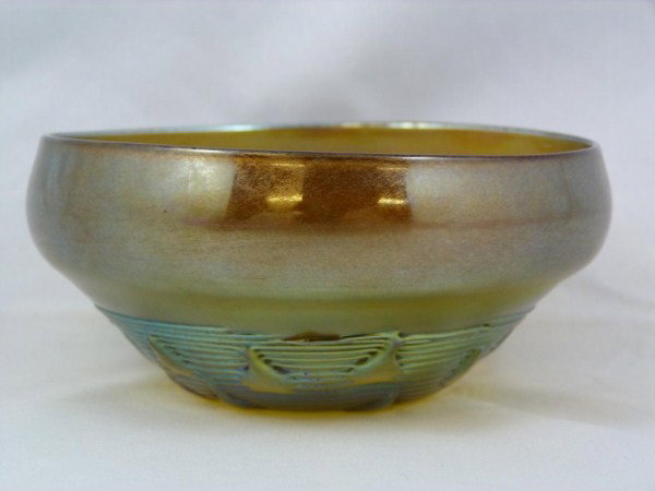 QUEZAL IRRIDESCENT ART GLASS BOWL NUMBERED: Beautiful iridescent art glass bowl by Quezal. Has a parallel line and teardrop design. Unsigned. Numbered 05519. Measures 2 1/8" height x 4 3/4" diameter (5.4cm x 12cm).