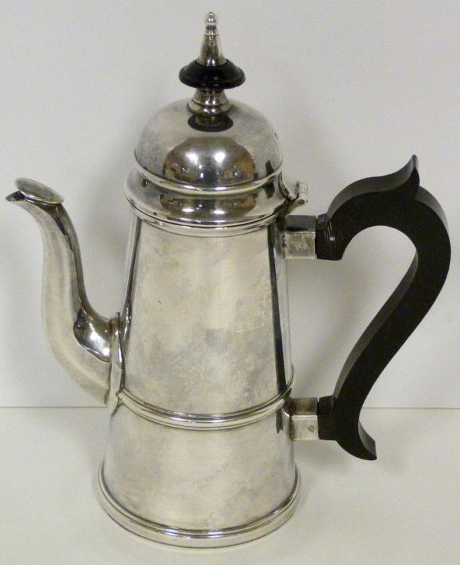 OLD INDIAN SILVER HOT CHOCOLATE POT SIGNED: Old sterling silver chocolate pot with hinged lid and wooden handle. Marked India to bottom and has makers marks and purity mark. Measures 7" height (17.8cm). Weighs 13.470 ounces troy / 419.1 grams.