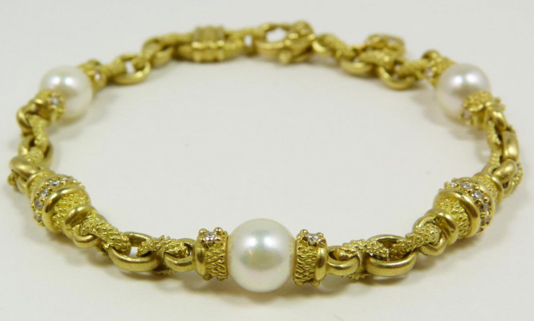 JUDITH RIPKA 18KT Y.G. PEARL & DIAMOND BRACELET: Ripka designed gold bracelet from the Serafina collection. 5mm pearls with diamond barrel separators. 0.81ct diamonds. Measures 8" length (20cm)