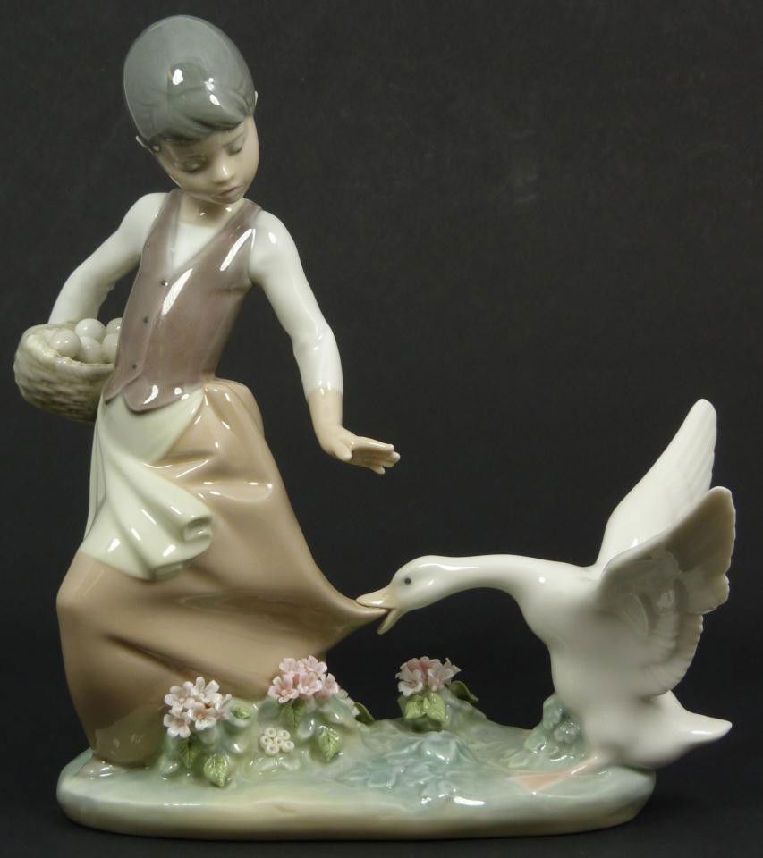 LLADRO SPAIN PORCELAIN FIGURE OF GIRL w EGGS: Lladro Spanish porcelain figure depicting a girl with a basket of eggs being attacked by the mother goose. Titled Aggressive Goose. Model number 1288. Sculpted by Juan Huerta. Issued in 1974 and retir