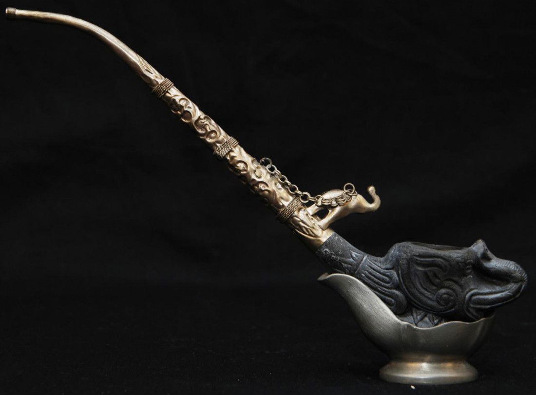 2pc DUNHILL ELEPHANT PIPE WITH HOLDER: 2 piece Dunhill figural elephant pipe with holder. Measures 6 1/2" height x 10 1/2" length (16.5cm x 26.6cm). Total weight of 202.8 grams.