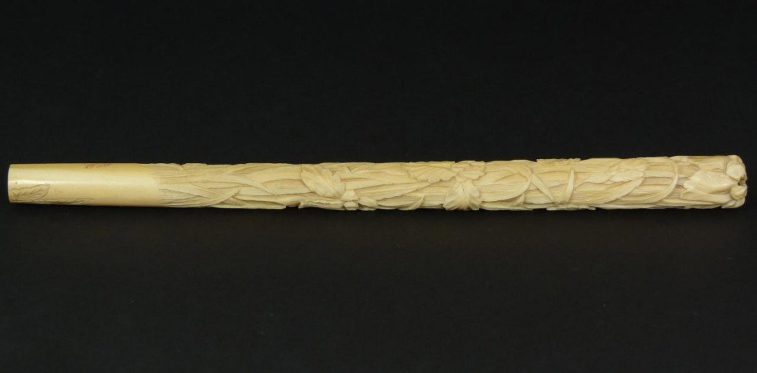 CHINESE HAND CARVED FLORAL WAND HANDLE: Fine Chinese hand carved ivory wand handle having floral design. Fine attention to detail throughtout. Signed to lower side. Measures 9" length (22.8cm). Total ivory weight of 61 grams.