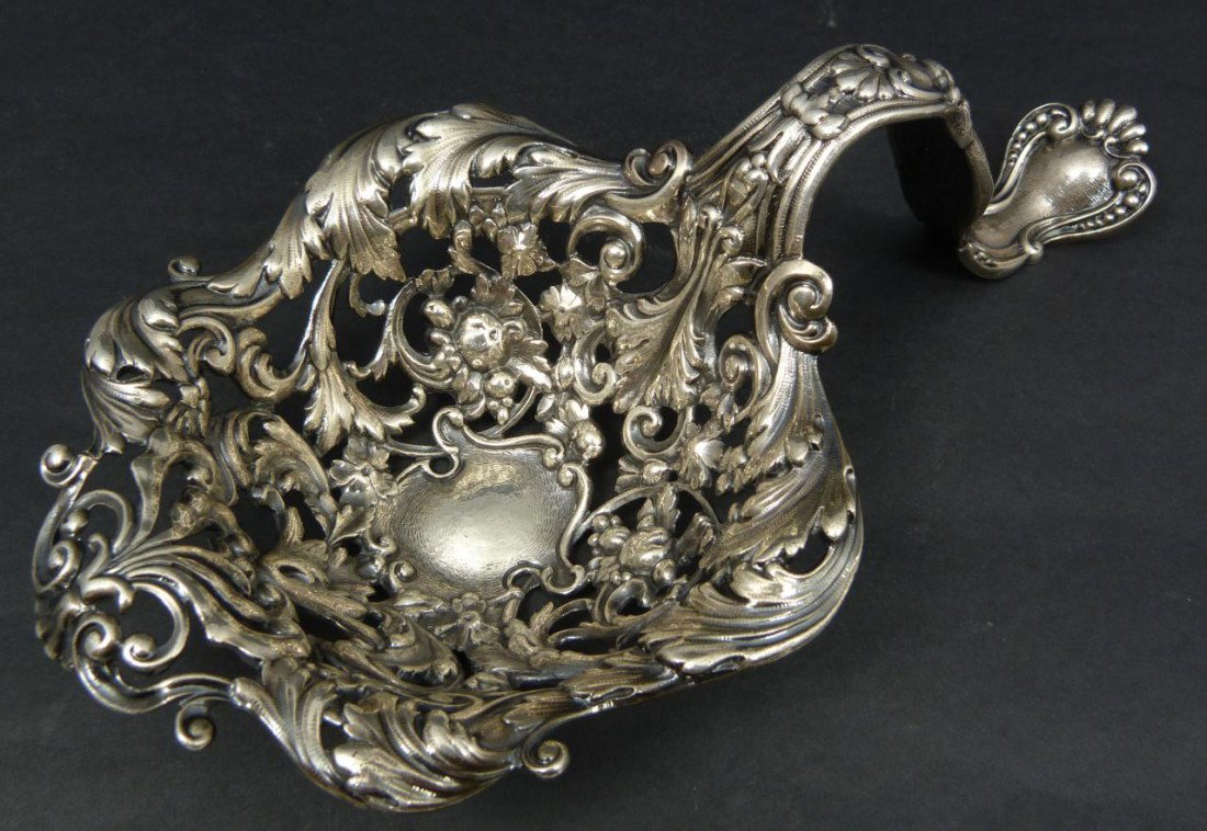 1899 GORHAM STERLING SILVER FRUIT SERVER: Antique Gorham Sterling silver reticulated fruit serving spoon. Has an amazing scrolled floral design throughout. Made in 1899 by Gorham and retailed by Black Starr & Frost. Measures 10" length x 3" h