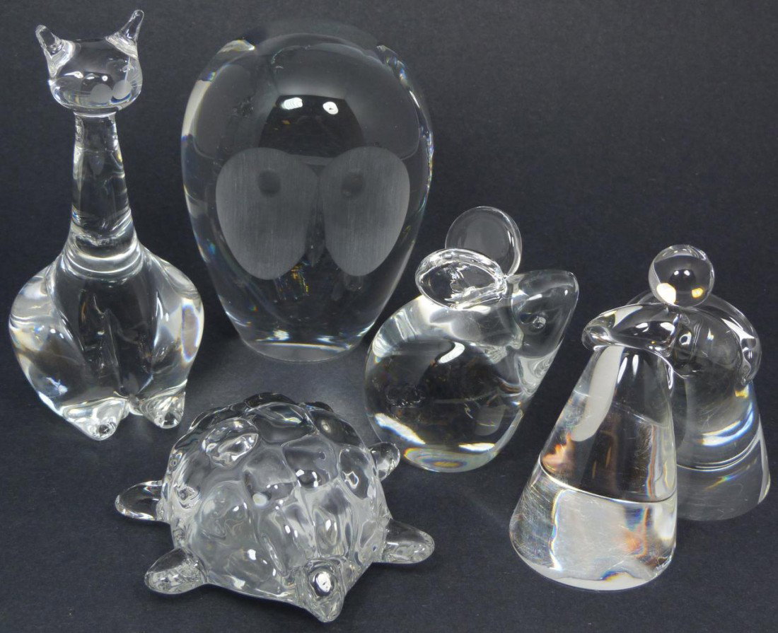 5pc LOT OF ARTIST SIGNED ART GLASS FIGURINES: Lot of five signed art glass figures. Lot includes a cat, a hugging couple, rabbit, turtle and owl. Tallest measures 6 1/4" height (15.8cm).
