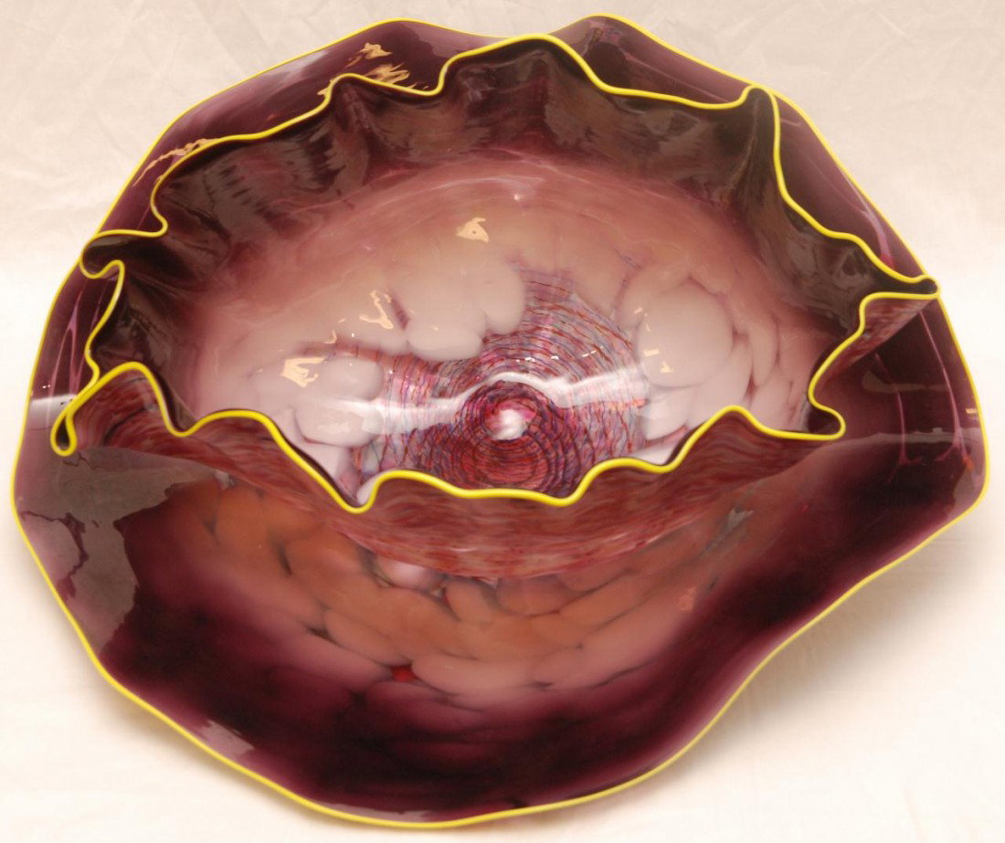 DALE CHIHULY SEAFORM PLATTER AND CLAM SUITE: Dale Chihuly blown art glass clam and platter sculpture suite. Stunning violet color to interior with yellow rim. Pink and white mottled design to exterior. Absolutely stunning works or art. Signed by