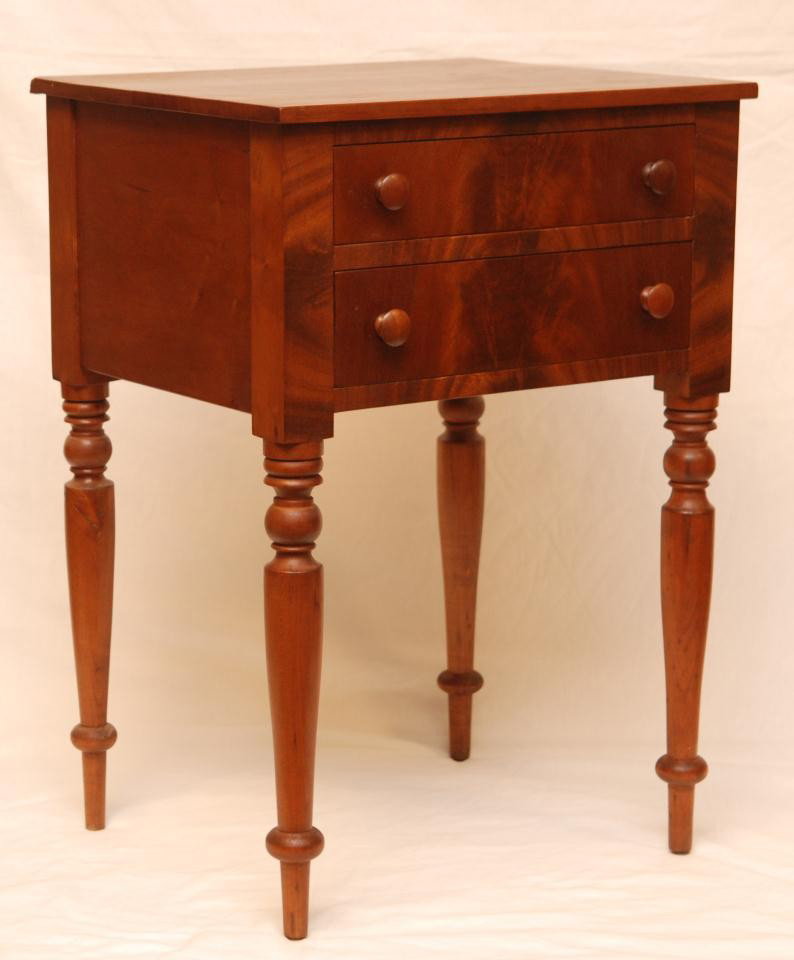 AMERICAN MAPLE PRIMATIVE WORKTABLE 1890: Antique, worktable in maple with two burle walnut drawer fronts of the Primitive Period. Two lateral stacking drawers, with beveled bottoms, nestled in carcass resting on turned spindle legs and dove 