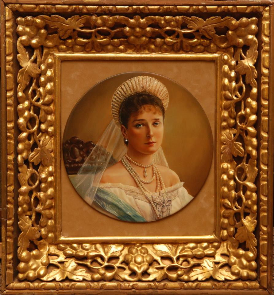 RUSSIAN PAPIER MACHE PORTRAIT PLAQUE ALEXANDRA: Stunning hand painted Papier Mache round portrait plaque of Empress Alexandra of Russia. Exquisitely painted and mounted in frame with relief grapecluster and vine design. Abslolutely a stunning show