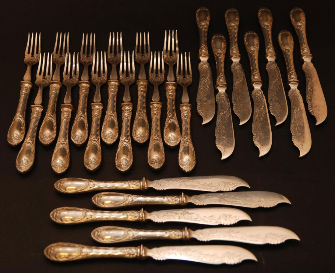 24 PC SET STERLING SILVER FISH KNIVES & FORKS: 24 piece set of sterling silver, 12 Place settings including a knife and fork, each with chased blade and tines, and naturalistic scrolling foliage in relief design on each handles. German assay mark,