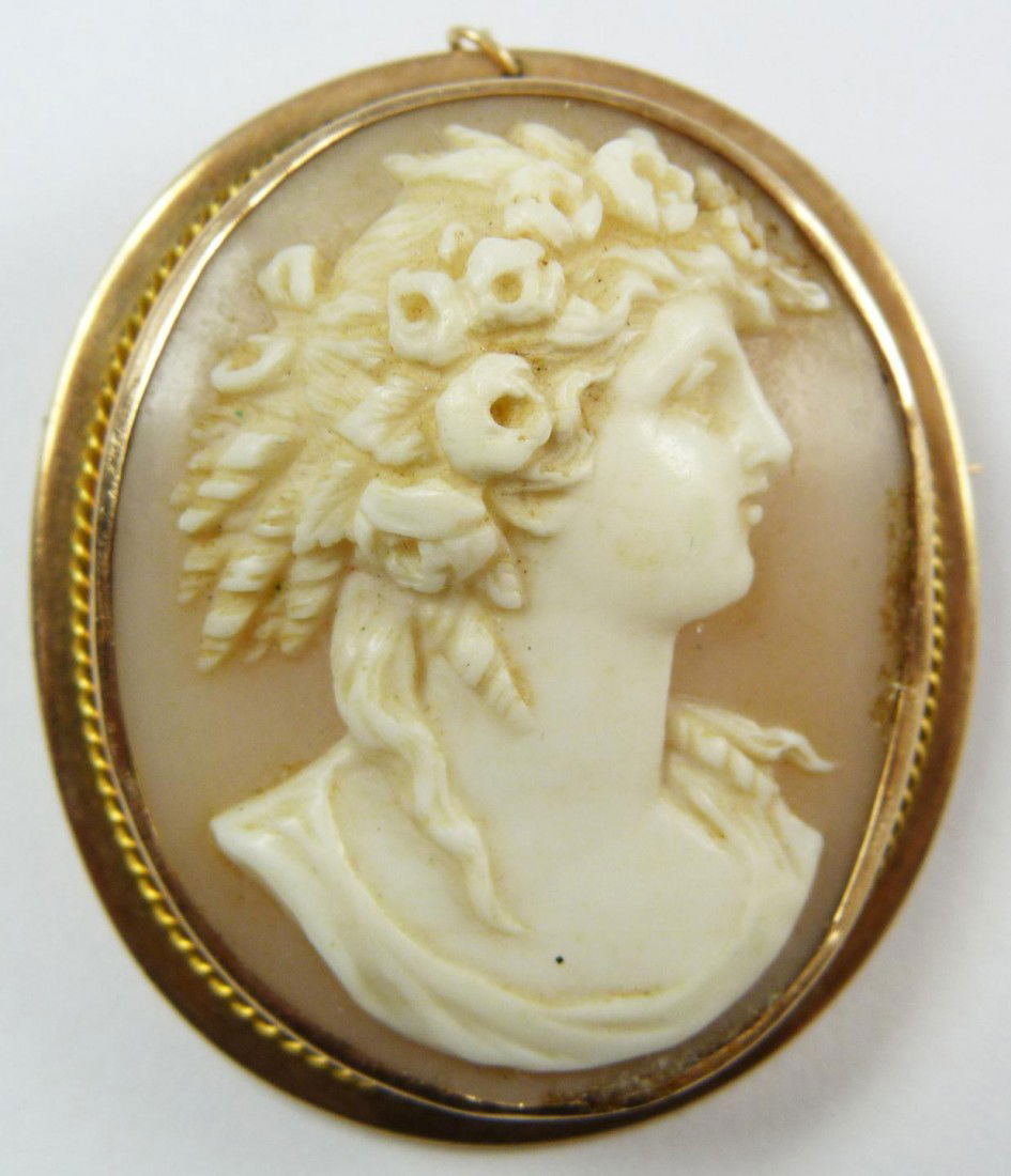 14K YELLOW GOLD CAMEO PIN PENDANT: Old ladies 14k yellow gold oval brooch pin/pendant having pale white carved cameo set to center. Measures 1 5/8" length x 1 3/8" width (4.1cm x 3.5cm). Total weight of 7.8 dwt / 12.2 grams.