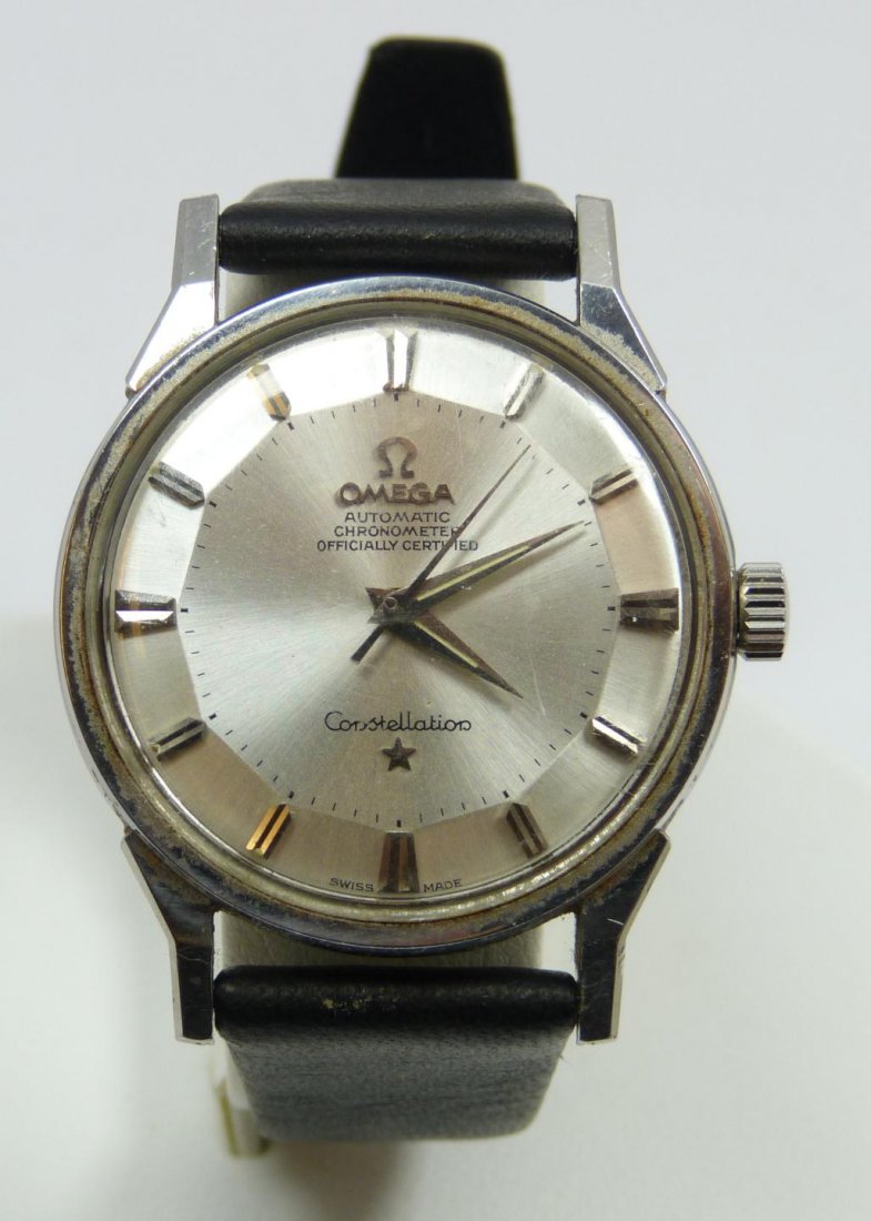 GENTS OMEGA CONSTELLATION WRIST WATCH: Vintage men's Omega Constellation wrist watch having silvered face with raised silver notches. Silver hour, minute and second hands. Case measures approx. 1 5/16" diameter (3.3cm). Total weight of 36 