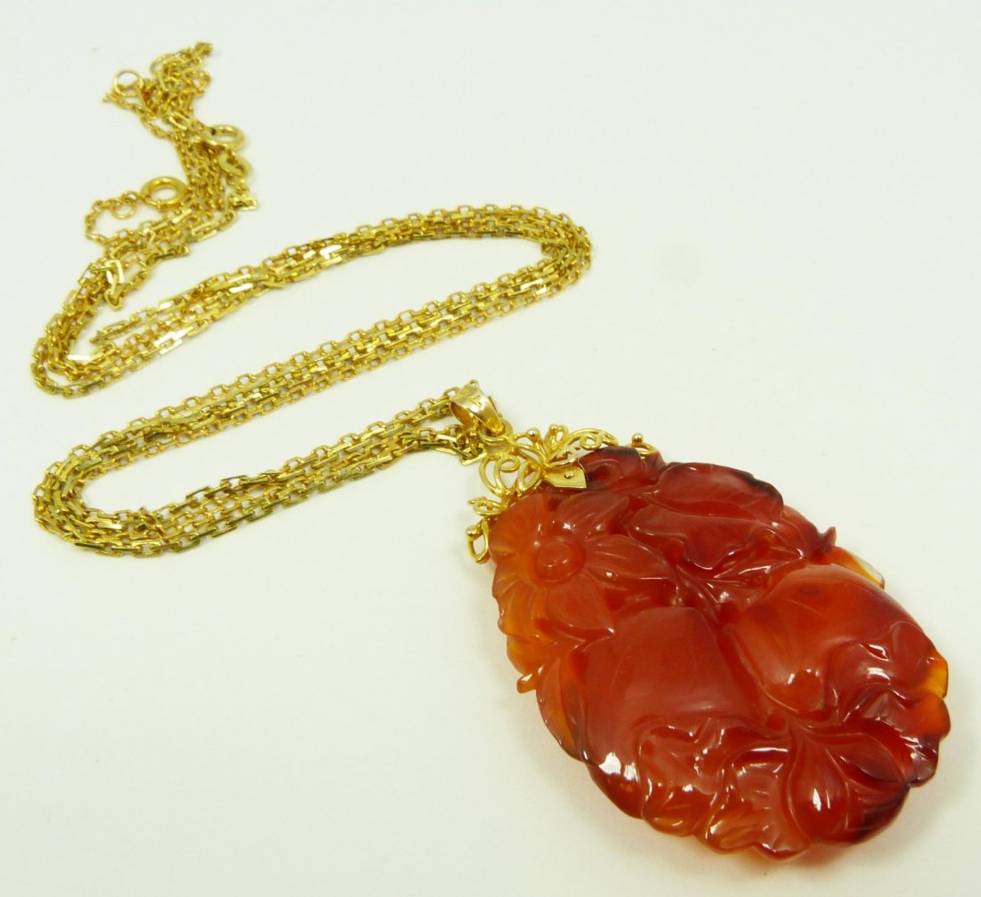 14K YG & CARNELIAN PENDANT w 14K & 18K YG CHAINS: Beautiful Chinese fully relief carved carnelian stone pendant with 14k yellow gold bail. The pendant depicts peaches, leaves and flowers. Lot also includes a chain link 14k necklace measuring 23 1/2" 