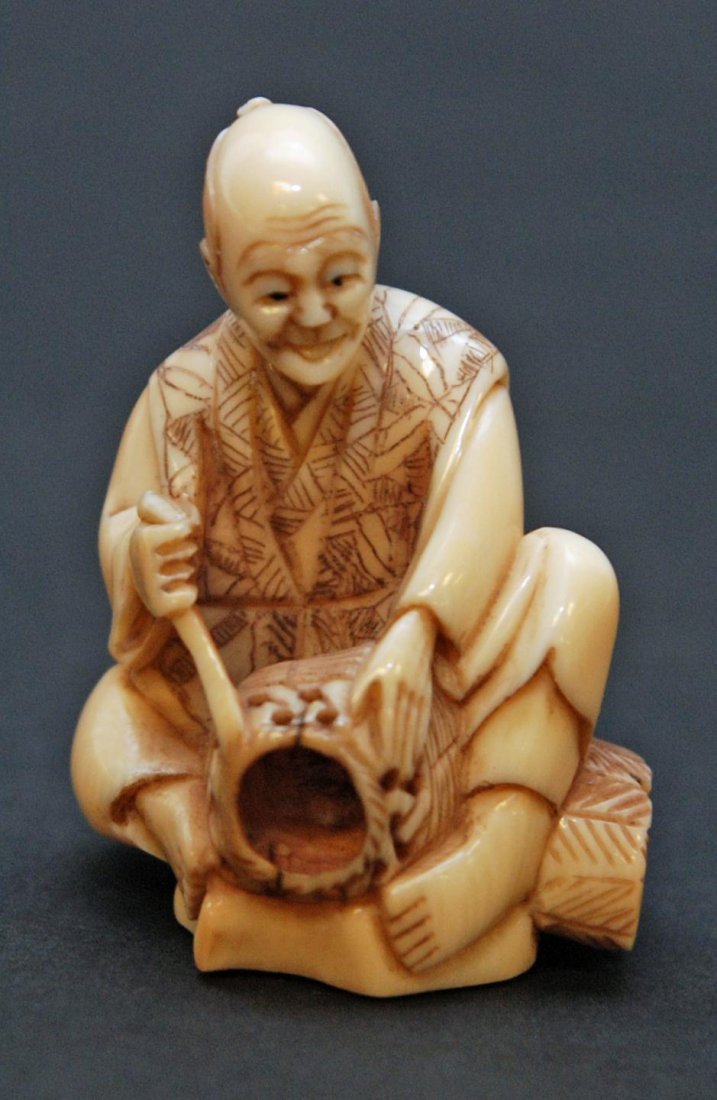 JAPANESE CARVED IVORY NETSUKE BASKET MAKER: Antique Japanese hand carved ivory netsuke figure depicting a seated man weaving a basket. Signed Yushi to bottom. 19th/20th century. Measures 1 7/8" height (4.7cm). Total weight of 25 grams.