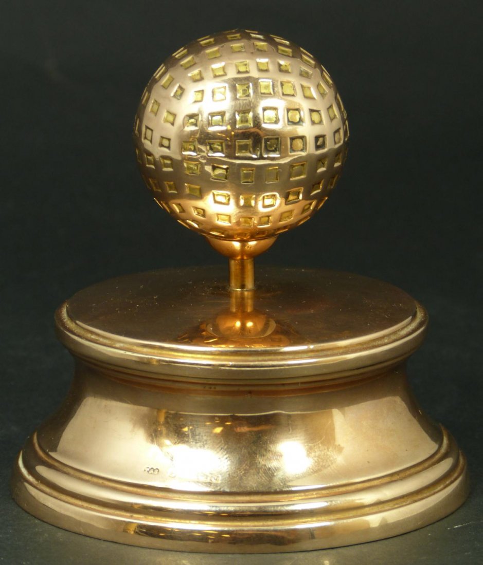 ENGLISH 9K ROSE GOLD GOLF TROPHY 1933: Turner & Simpson Birmingham 9k rose gold golf trophy. Designed to depict a ball and tee over base. Has etched monogram to front "STOKE POGES 1933 OPEN FOUR BALL FOURSOMES". Holds makers marks to side 