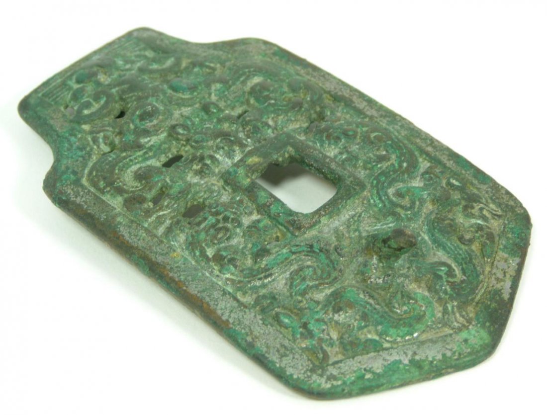 CHINESE HAN DYNASTY DRAGON BELT BUCKLE: Antique Chinese Han Dynasty dragon belt buckle. Has reticulated archaic Chih Lung dragons design. Measures 4" length x 2 3/8" height (10.1cm x 6cm). Total weight of 90 grams.