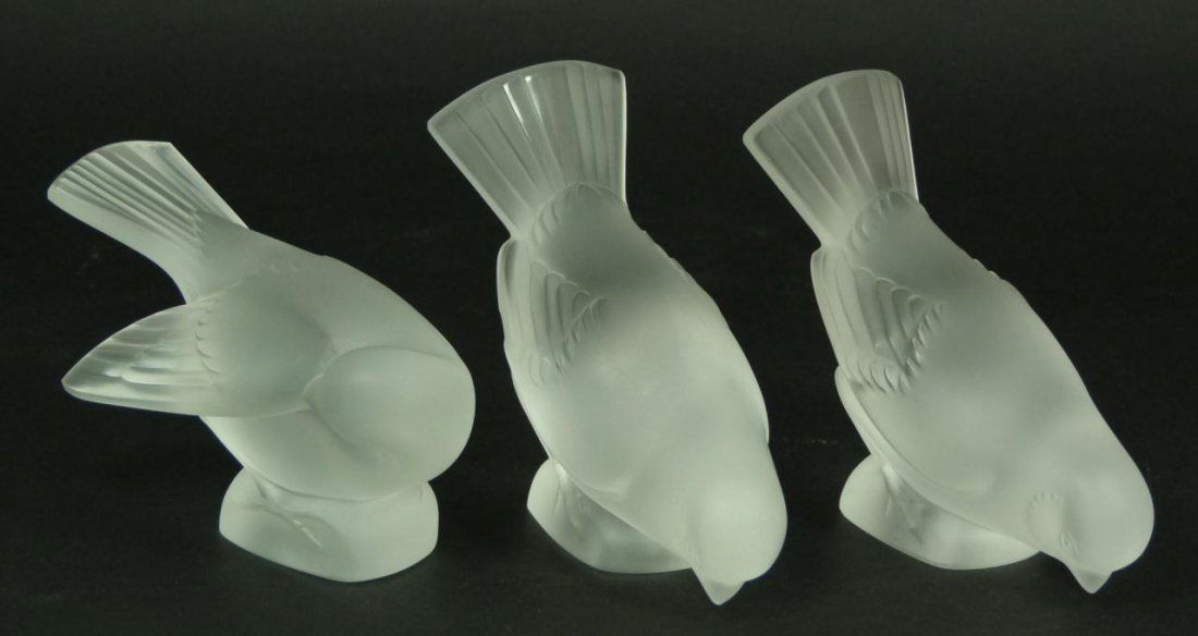 3 LALIQUE FRANCE CRYSTAL BIRD FIGURES: Lot of 3 Lalique French crystal bird figurines. Each signed with script mark on back of base. Tallest measures 4" height (10.1cm). Total weight of 1343 grams.
