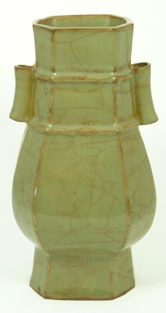 MID TO LATE MING DYN CRACKLE GLAZE CELADON VASE: Mid to Late Ming Dynasty period Chinese crackle glaze porcelain celadon Hu vase. Circa 17th/18th century. Measures 9 1/4" height (23.4cm). Total weight of 1147 grams.