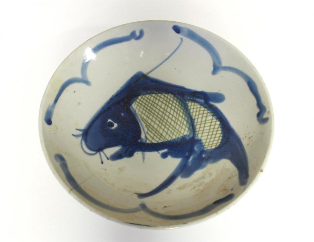 ANTIQUE JAPANESE HAND PAINTED KOY FISH PLATE: Antique Japanese hand painted bowl depicting koy fish with green scales. Edo to Meiji Period. Measures 1 5/8in Height x 7.25 Diameter. Weighs 299g.