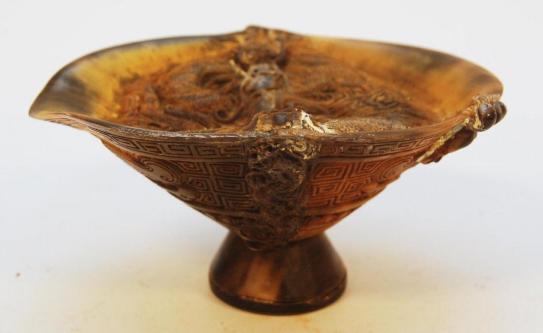 CHINESE CARVED HORN LIBATION CUP IN BOX: Cup measures 6.5in(16.5cm) Length. Horn weight of 410 grams.