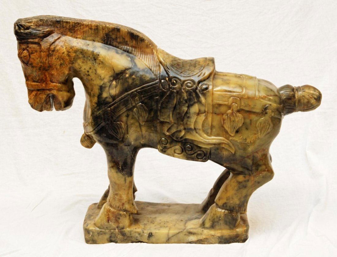 PALATIAL CARVED CHINESE JADE HORSE SCULPTURE