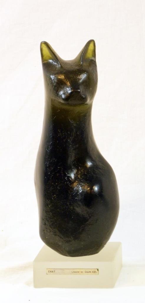 CLAUDE LHOSTE 'LE CHAT' PATE DE VERRE GLASS FIGURE: Claude Lhoste (1929) for Daum France, 'Chat' Pate de Verre green art glass sculpture depicting a seated cat. Includes square form frosted glass base with silver tone plaque to front stating 'CHAT Lhos