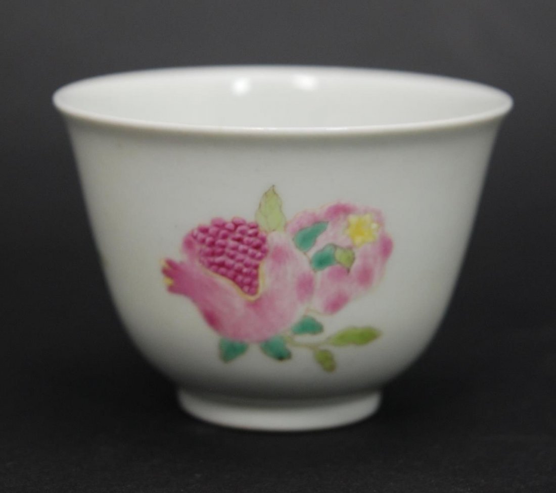 18th/19th CENTURY CHINESE PORCELAIN FRUITS CUP: Antique Chinese hand painted enameled Famille Rose porcelain cup depicting pomegranates, lemons and peaches. Bottom holds blue six character zhuanshu Qianlong reign mark, but probably made later in th