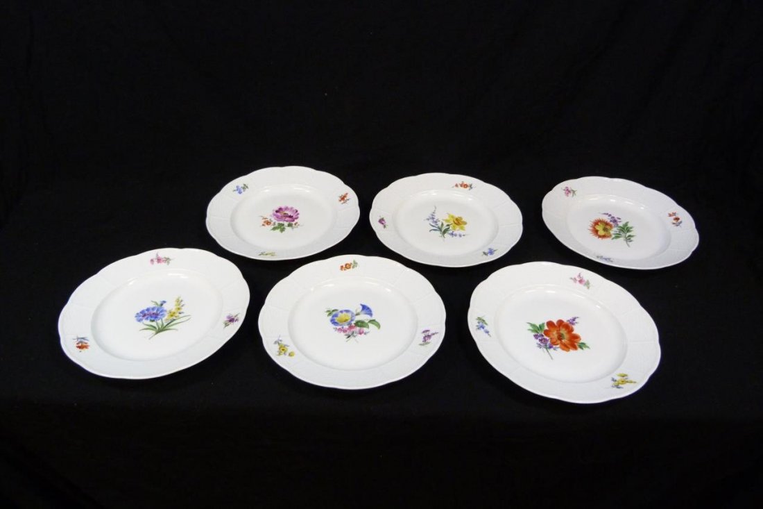 6 MEISSEN BASKET WEAVE FLORAL DINNER PLATES: A lot of six Meissen hand painted floral 'Basket Weave' dinner plates. Each holds blue under glaze crossed swords mark and holds impressed 2901. 18th/19th century. Each measures approx. 10 1/8" diamet
