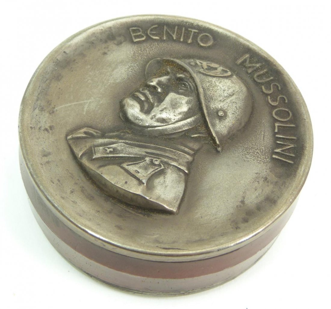 VINTAGE SNUFF BOX COMMEMORATING MUSSOLINI: White metal snuff box depicting Benito Mussolini and his birth place Dovia di Predappio , measures 2 3/4" (6.95cm)