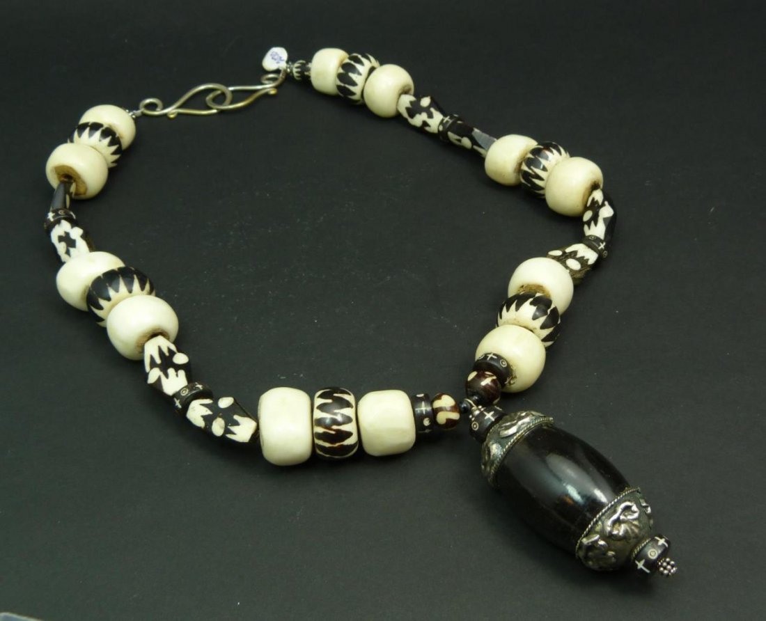 VTG AFRICAN BEADED EBONY & BONE CARVED NECKLACE: VINTAGE AFRICAN BEADED EBONY & BONE CARVED NECKLACE Measures 22" long (50.8cm) mid century, with sterling trim. Total weight 233g