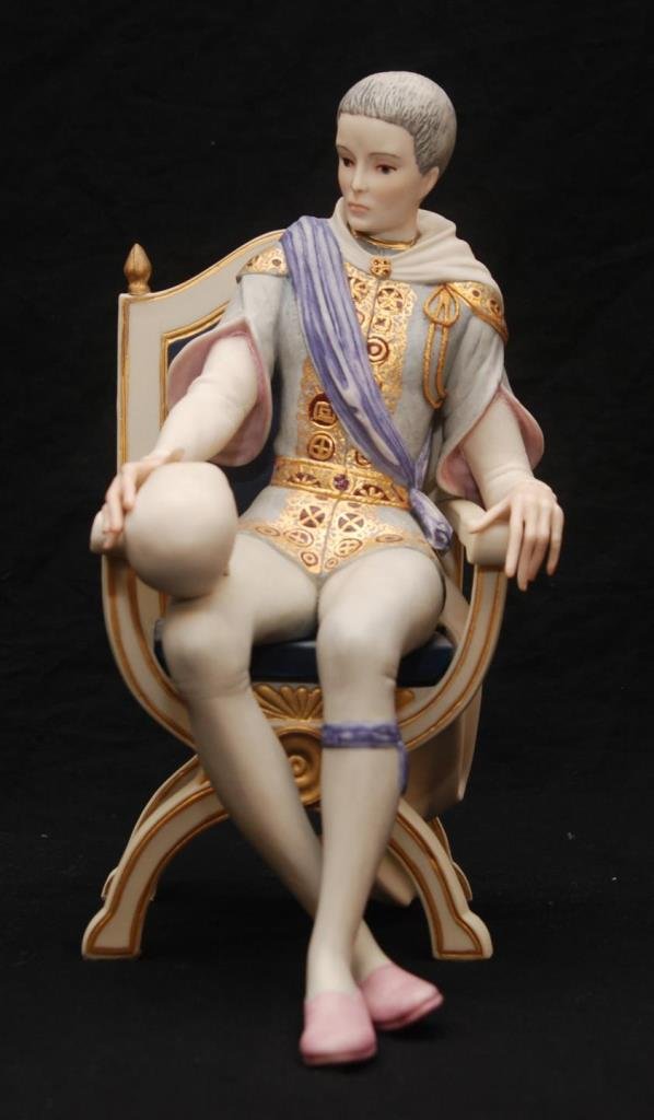 CYBIS BISQUE FIGURINE "HAMLET" SHAKESPEARE: CYBIS BISQUE FIGURINE "HAMLET" SHAKESPEARE Measures 11" high (27.94cm) x 6" wide (15.24cm). Total weight 1626.4g. Signed to base.