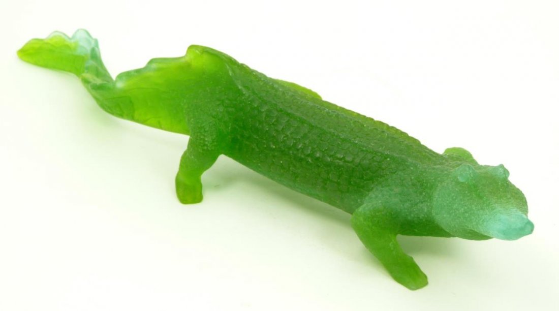 DAUM FRANCE PATE DE VERDE LARGE CROCODILE: DAUM FRANCE PATE DE VERDE LARGE CROCODILE Measures 12" long (30.48cm) signed to base Daum France. Retired piece various hues of green. Total weight of 748g