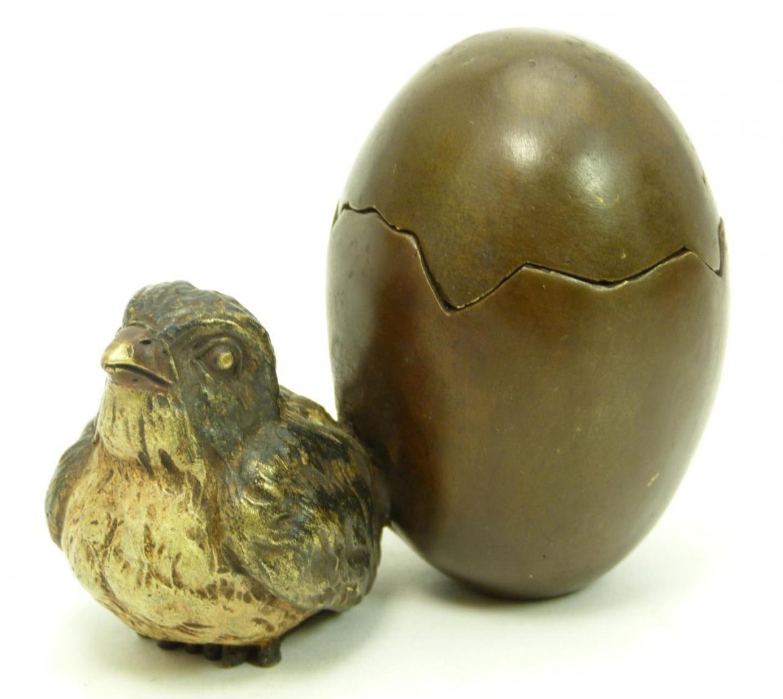 VIENNA BRONZE CHICKEN EGG: VIENNA BRONZE CHICKEN EGG Measures 3-3/4" long (9.53cm). Total weight 501g