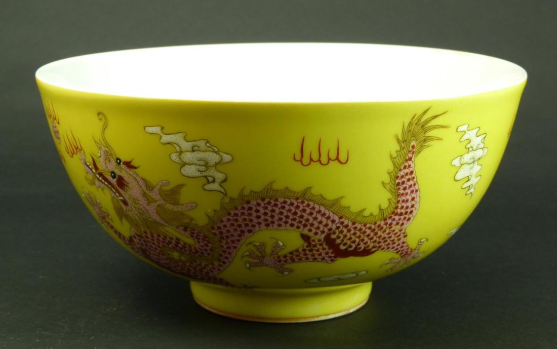 CHINESE YELLOW BOWL WITH DRAGON: CHINESE YELLOW BOWL WITH DRAGON Dragon motif. Measures 7" in diameter (17.78cm) Blue mark to base. Total weight 442g