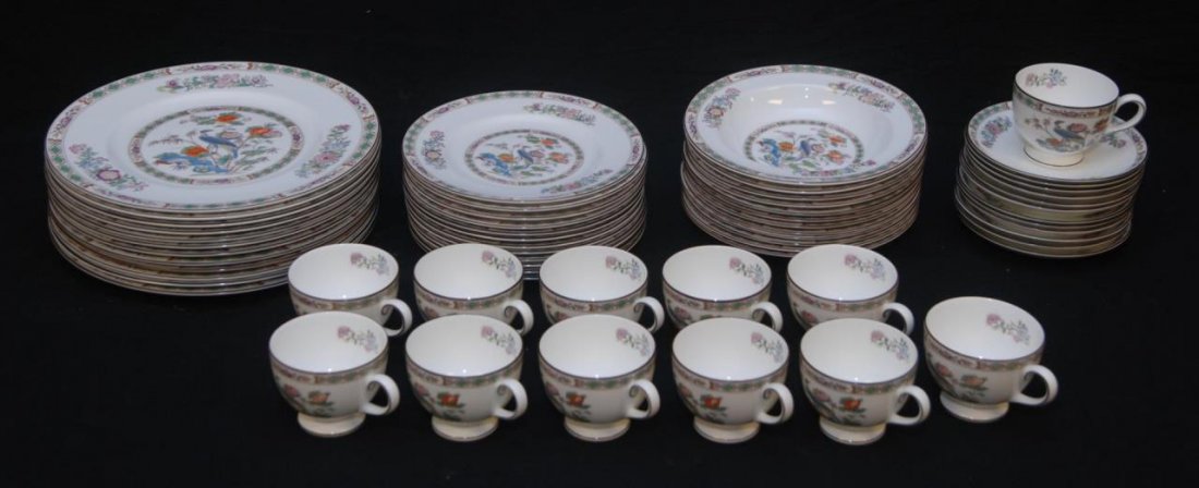60PCS WEDGWOOD KUTANI CRANE CHINA SERVICE: 60PCS WEDGWOOD KUTANI CRANE CHINA SERVICE Consisting of (12) 10-5/8" Dinner plates (26.98cm), (12) 8" Salad plates (20.32cm), (12) 8" Soup plates (20.32cm), (12) 3-1/4" Cups (8.25cm), (12) 5-3/4" Sauc